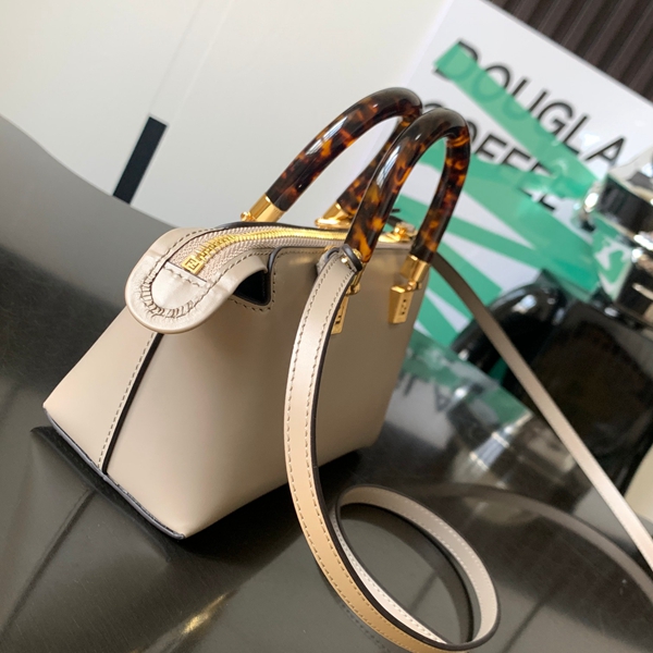 スーパーコピーブランドバッグ背面デザイン